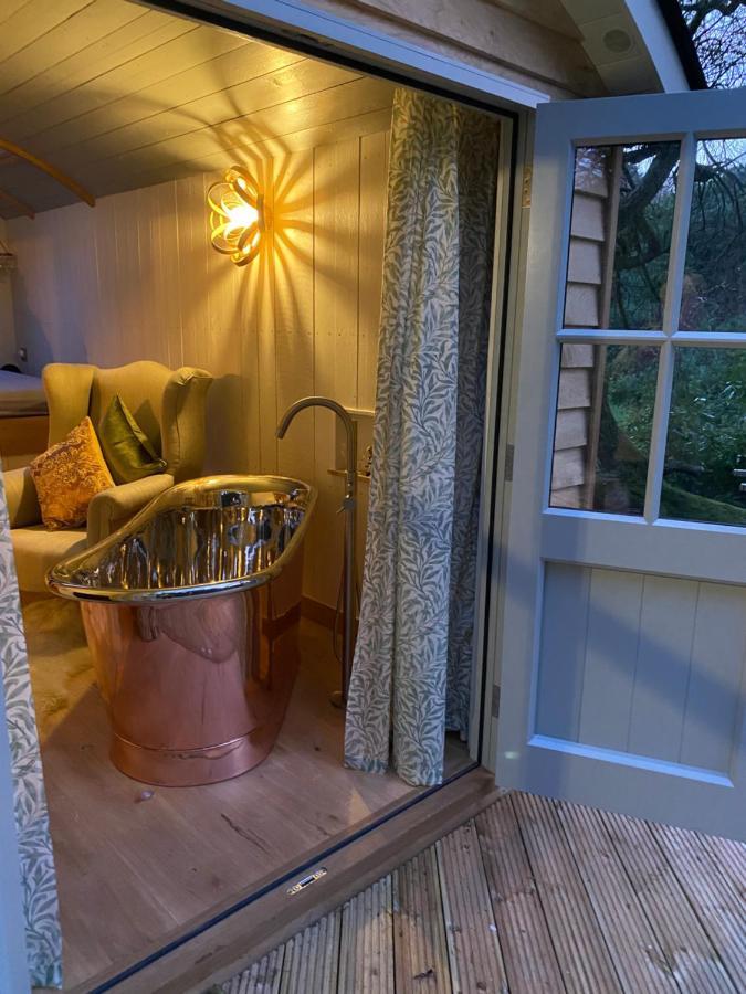 Chez Maurice Luxury Shepherds Hut With Bath And Hot Tub Holiday home *