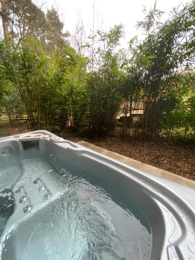 Chez Maurice Luxury Shepherds Hut With Bath And Hot Tub * Kelling