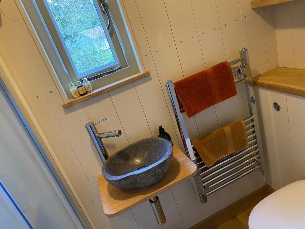 Holiday home Chez Maurice Luxury Shepherds Hut With Bath And Hot Tub Kelling
